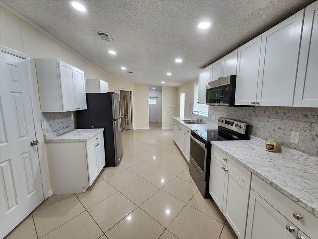 1209 BLUE SKY PLACE, Dover, FL 33527