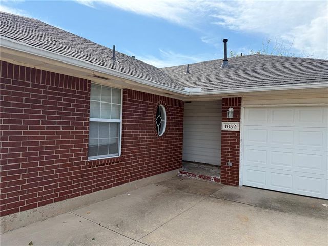 1032 Cambridge Court, Moore, OK 73160
