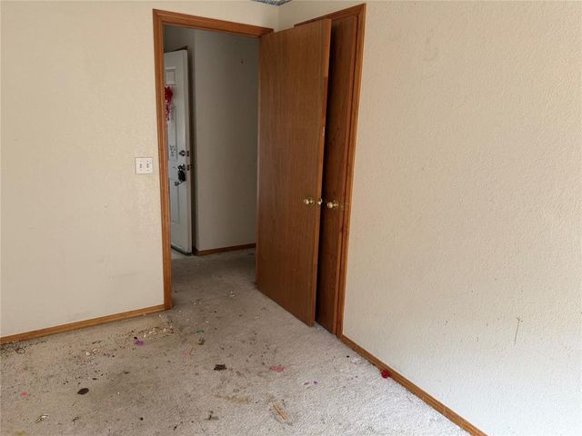 1032 Cambridge Court, Moore, OK 73160