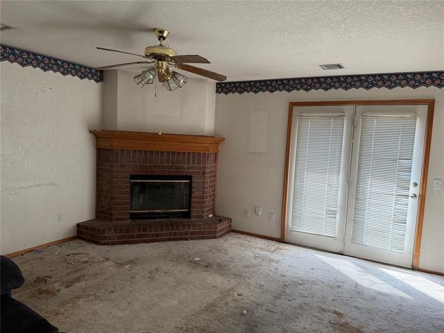 1032 Cambridge Court, Moore, OK 73160