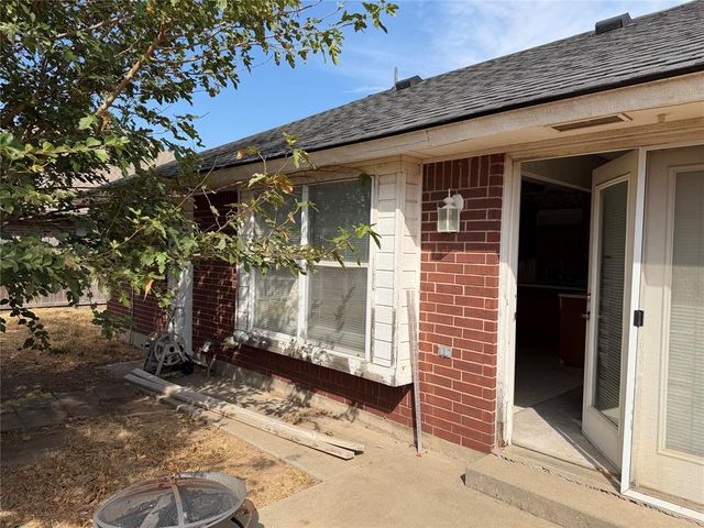 1032 Cambridge Court, Moore, OK 73160
