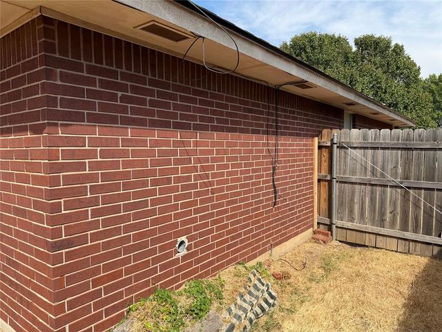 1032 Cambridge Court, Moore, OK 73160