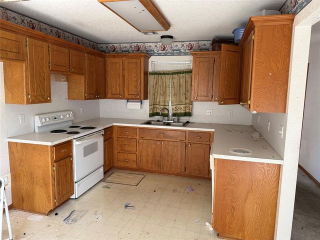 1032 Cambridge Court, Moore, OK 73160