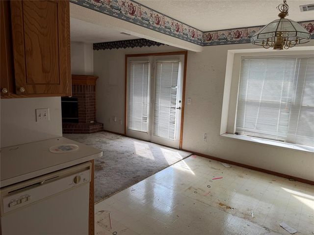 1032 Cambridge Court, Moore, OK 73160