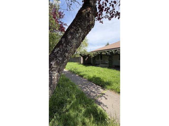 1106 S RIVER St, Newberg, OR 97132