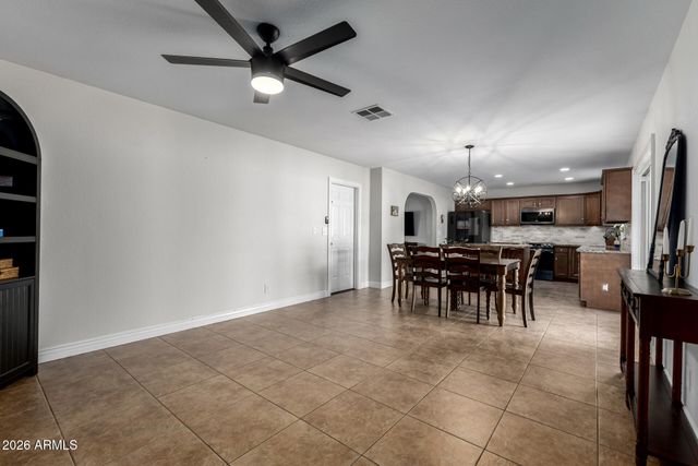 636 E KNOLL Street, Mesa, AZ 85203