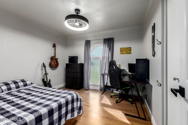 636 E KNOLL Street, Mesa, AZ 85203