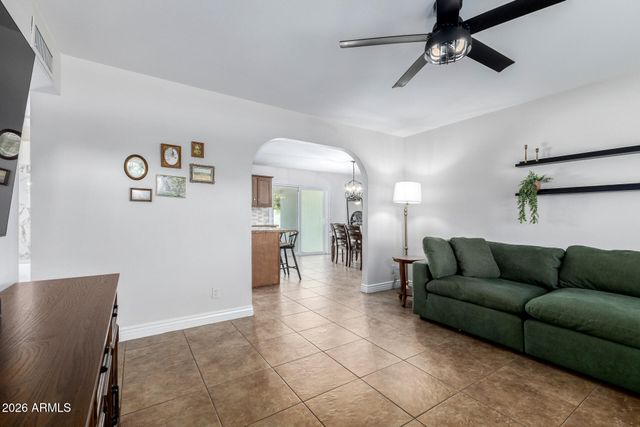 636 E KNOLL Street, Mesa, AZ 85203