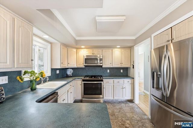 79 Truman Boulevard, Oakland, NJ 07436