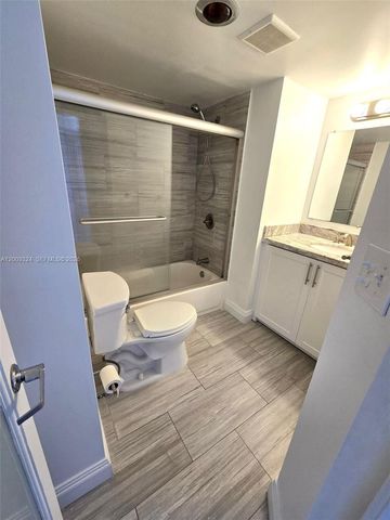 3703 NE 166th St 609, North Miami Beach, FL 33160