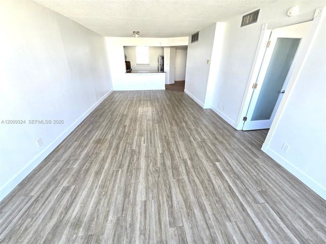 3703 NE 166th St 609, North Miami Beach, FL 33160