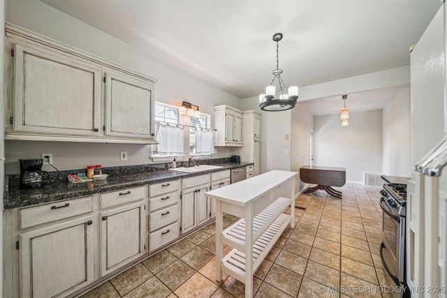 1031 E 36th Street, Tulsa, OK 74105