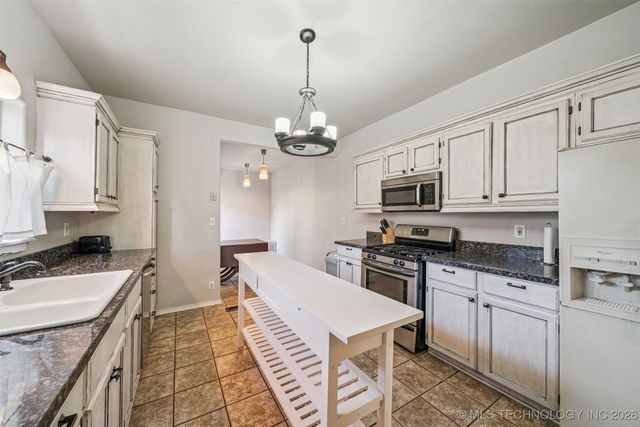 1031 E 36th Street, Tulsa, OK 74105