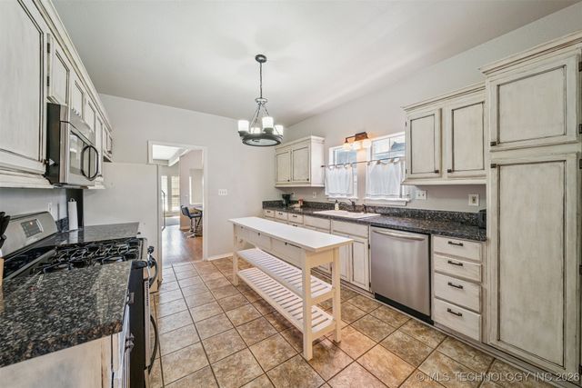 1031 E 36th Street, Tulsa, OK 74105