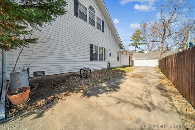 1031 E 36th Street, Tulsa, OK 74105