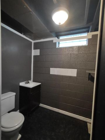 18525 Burt Road, Detroit, MI 48219