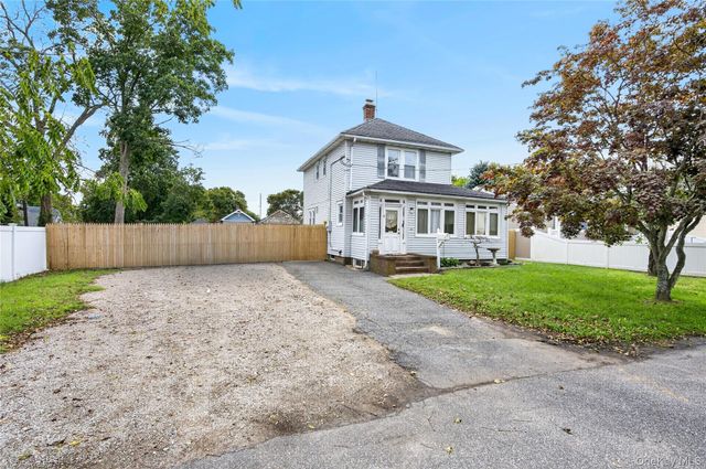 8 Juliet Street, Bay Shore, NY 11706