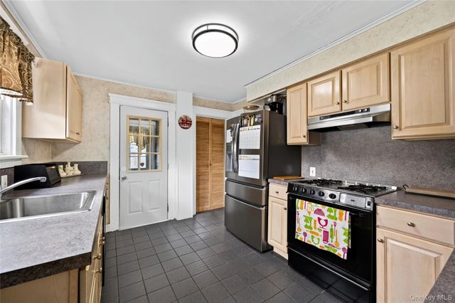 8 Juliet Street, Bay Shore, NY 11706