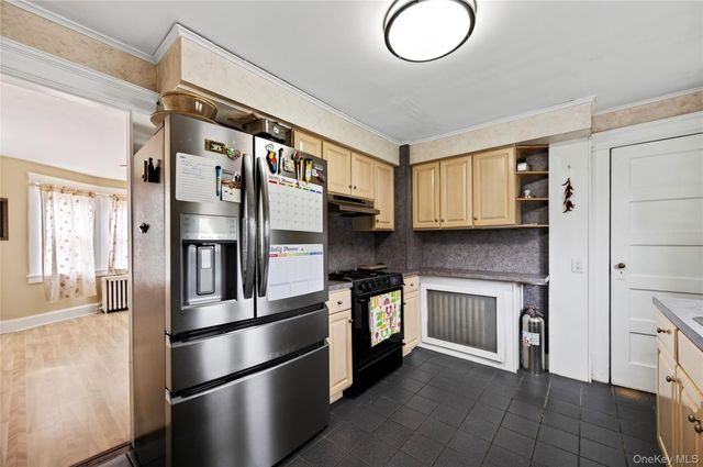 8 Juliet Street, Bay Shore, NY 11706