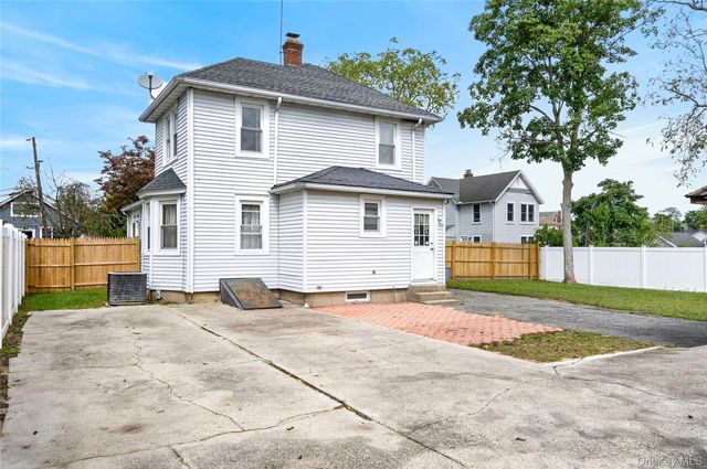 8 Juliet Street, Bay Shore, NY 11706