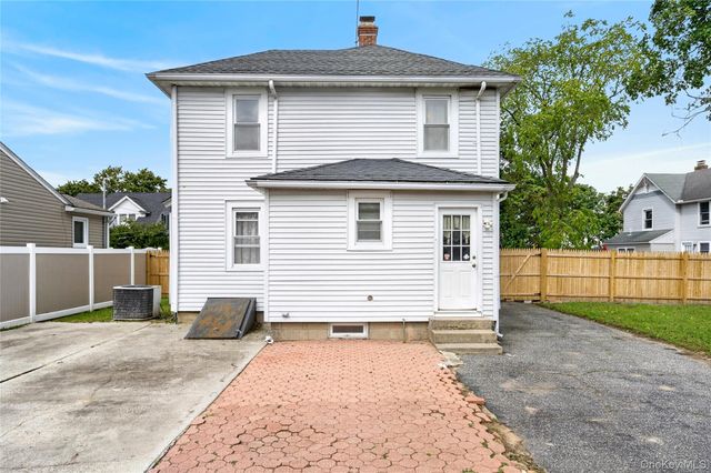 8 Juliet Street, Bay Shore, NY 11706