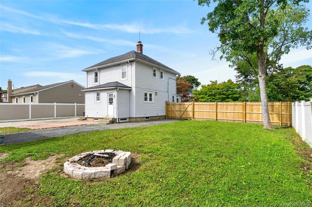 8 Juliet Street, Bay Shore, NY 11706