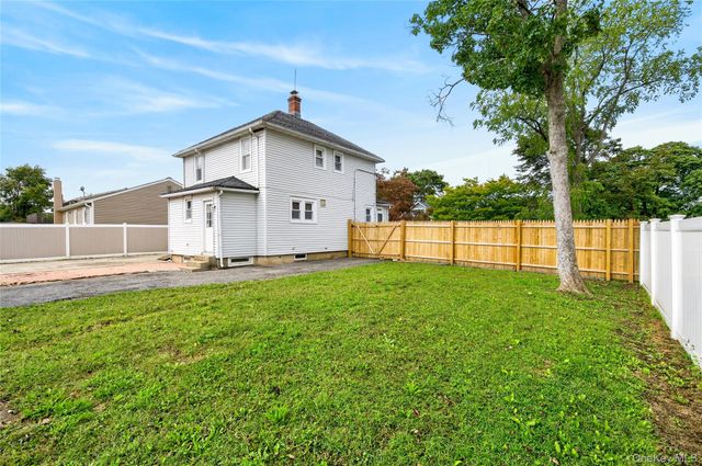 8 Juliet Street, Bay Shore, NY 11706