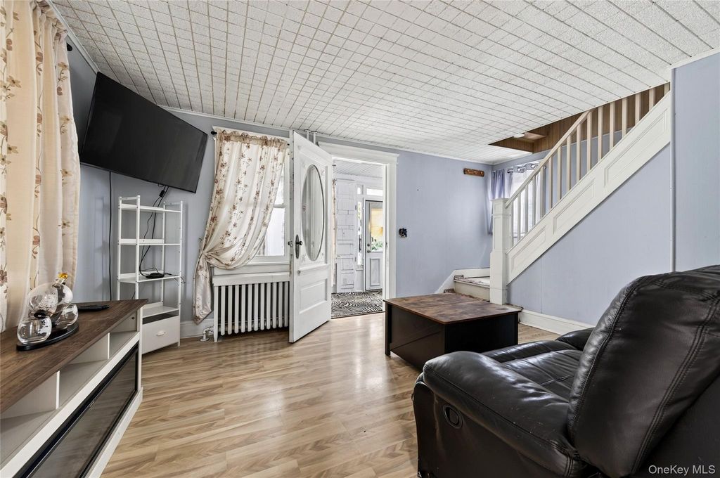 8 Juliet Street, Bay Shore, NY 11706 — photo 5