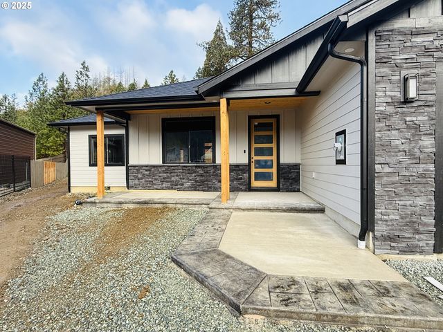 147 Deer Song Ct, Canyonville, OR 97417