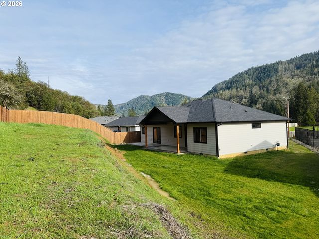 147 Deer Song Ct, Canyonville, OR 97417