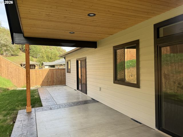 147 Deer Song Ct, Canyonville, OR 97417