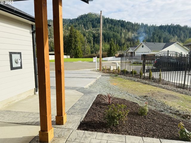 147 Deer Song Ct, Canyonville, OR 97417