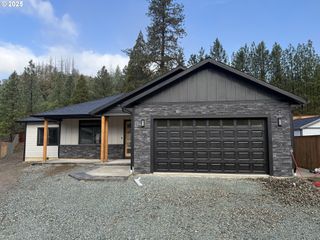 147 Deer Song Ct, Canyonville, OR 97417
