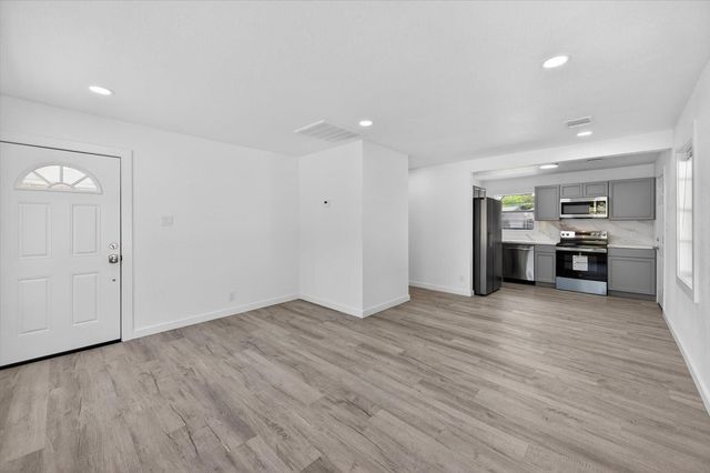 1114 Montrose Street, Port Neches, TX 77651