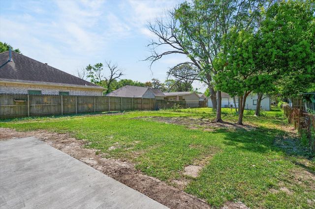 1114 Montrose Street, Port Neches, TX 77651