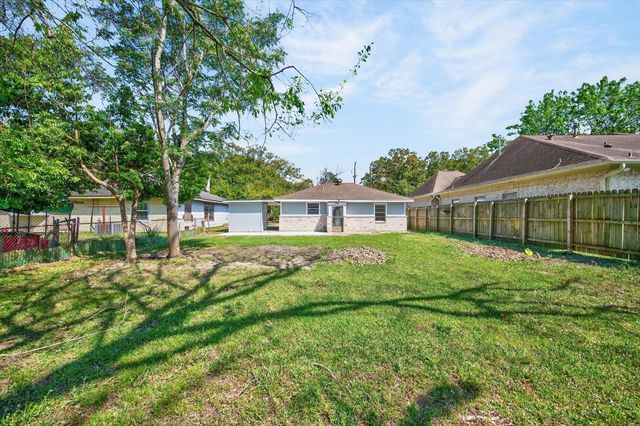 1114 Montrose Street, Port Neches, TX 77651