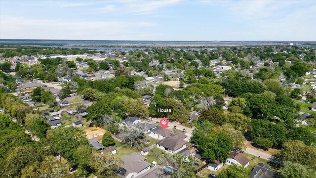 1114 Montrose Street, Port Neches, TX 77651