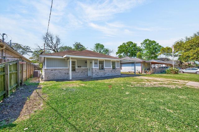 1114 Montrose Street, Port Neches, TX 77651