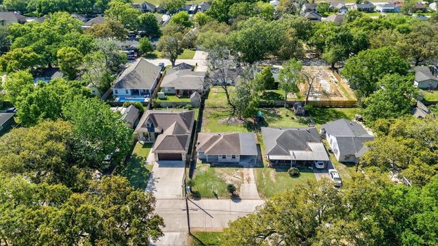 1114 Montrose Street, Port Neches, TX 77651