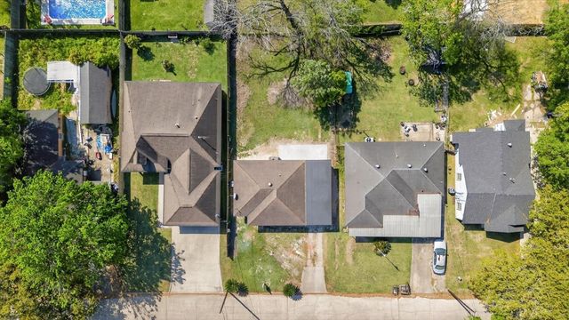 1114 Montrose Street, Port Neches, TX 77651