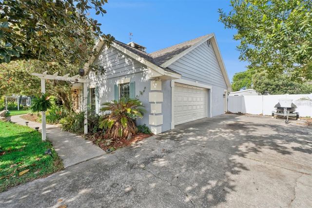 2002 FAIRWAY DRIVE, Eustis, FL 32726