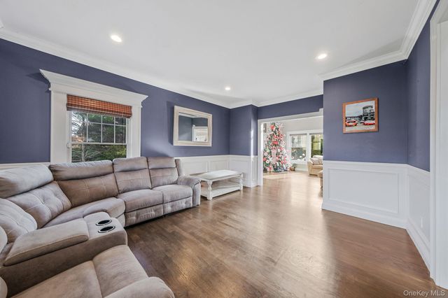 30 Hampton Drive, Center Moriches, NY 11934