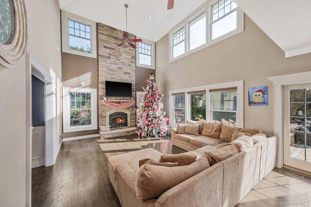 30 Hampton Drive, Center Moriches, NY 11934