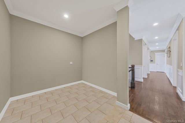 30 Hampton Drive, Center Moriches, NY 11934