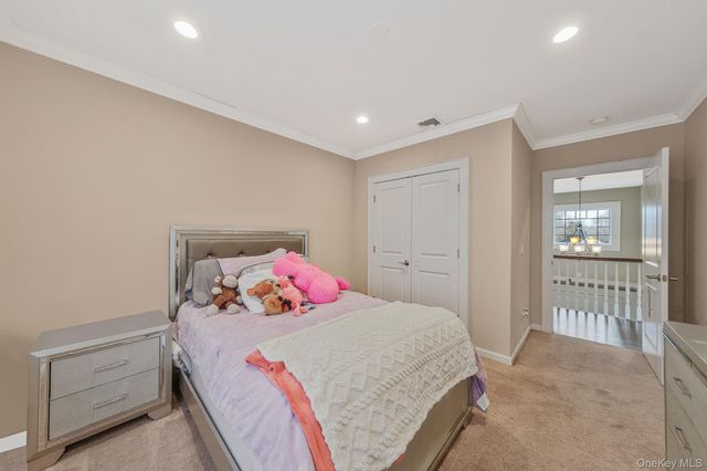 30 Hampton Drive, Center Moriches, NY 11934