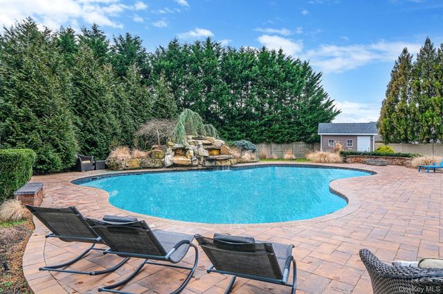 30 Hampton Drive, Center Moriches, NY 11934