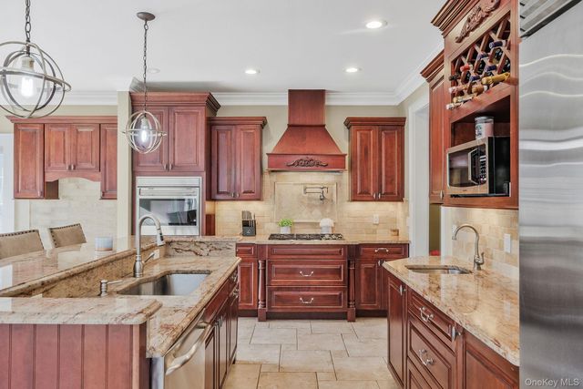 30 Hampton Drive, Center Moriches, NY 11934