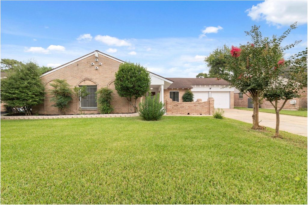11411 Ash Creek Drive, Houston, TX 77043