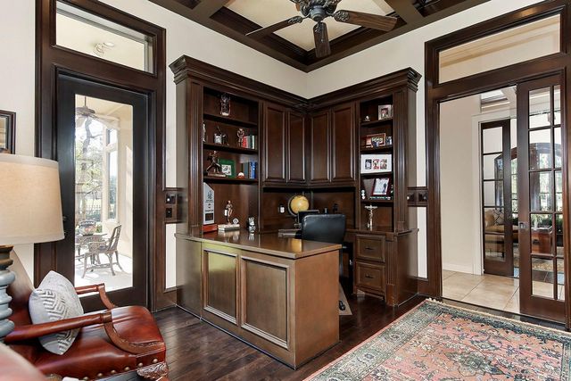 32 Palmer Woods Drive, The Woodlands, TX 77381