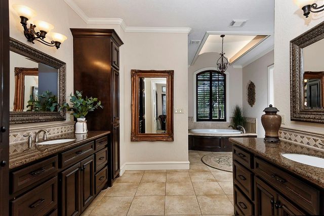 32 Palmer Woods Drive, The Woodlands, TX 77381